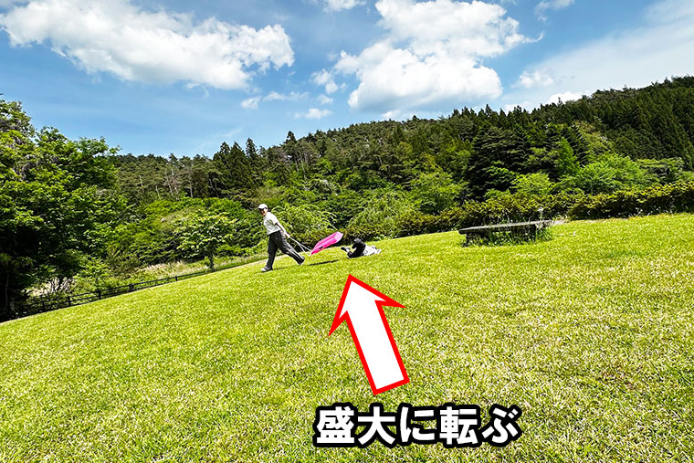 転ぶ画像