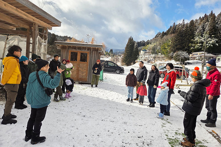 注意事項を説明している