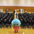 サニエルと生徒たちの集合写真